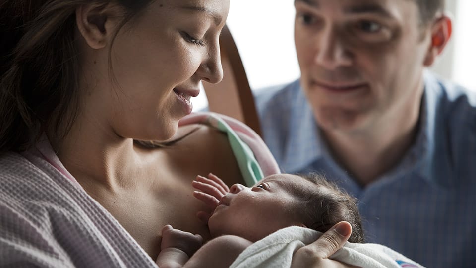 Ayudando a los beb&eacute;s a desarrollarse bien desde el primer d&iacute;a
