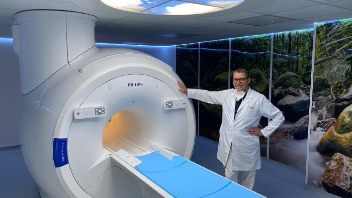 El Dr. F&eacute;lix Ortega Alvarez comparte c&oacute;mo el sistema de RM Ingenia Prodiva 1.5T ha mejorado el rendimiento cl&iacute;nico de la Cl&iacute;nica Ortega de Huancayo en Per&uacute;